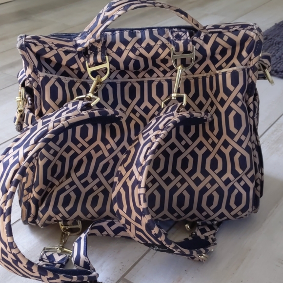 Jujube B.F.F diaper bag & changing pad - Picture 4 of 8